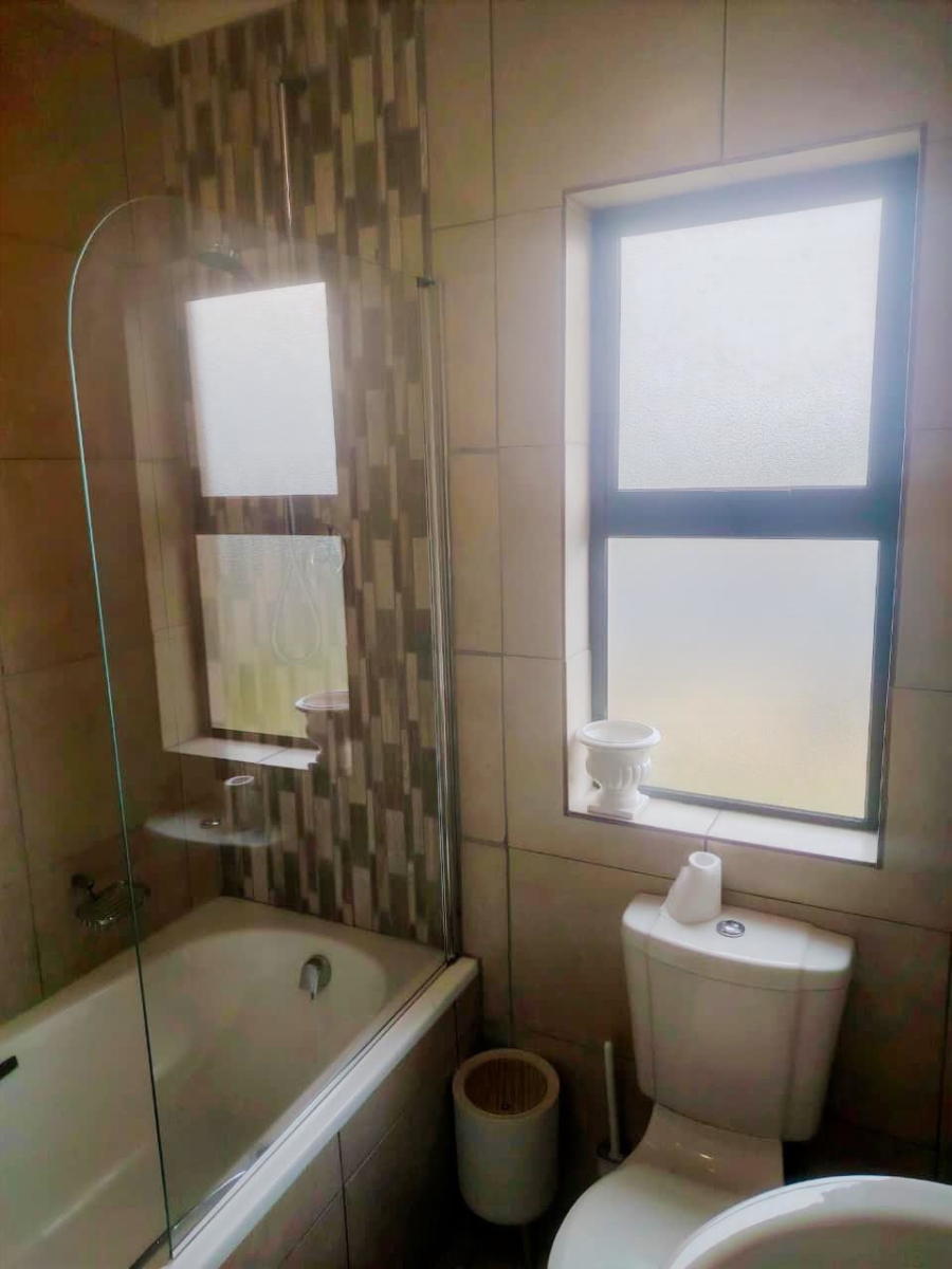 3 Bedroom Property for Sale in The Crest Western Cape